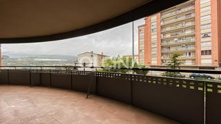Pis a Santa Rosa. Piso con 4 habitaciones, 2 baños, balcón, terraza, patio, garaje