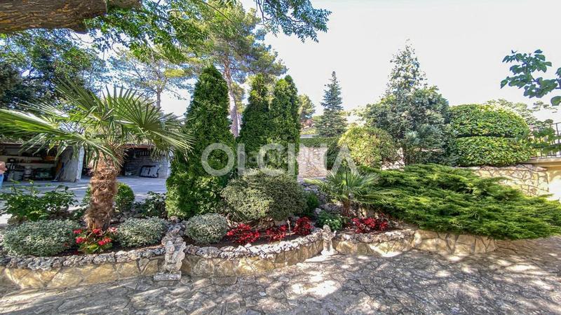Foto f6ae99f8-a13b-4d15-a2d1-71a6bf533173. Xalet amb aparcament piscina a Batoi Alcoi