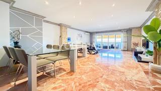 Etagenwohnung in Norte. Exquisito piso con terraza en pleno centro de san vicente