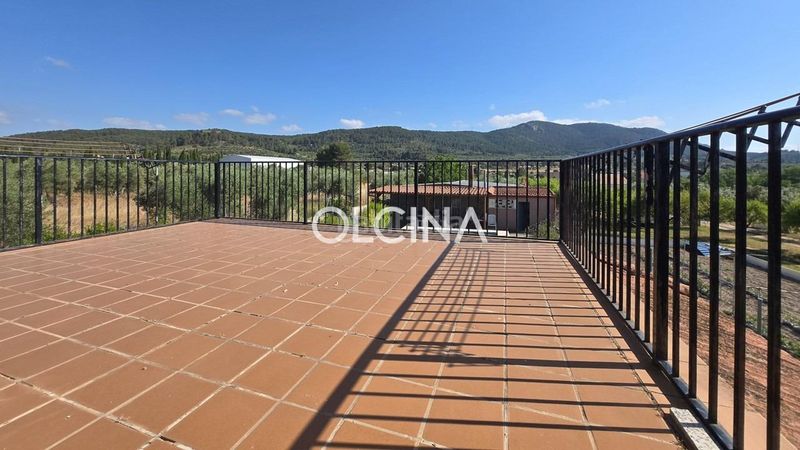 Foto 4b679d3d-b62c-460b-96b8-7fd134beaf4f. Casa amb calefacció aparcament piscina a Banyeres de Mariola