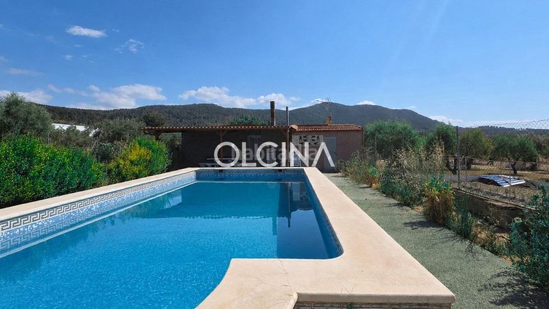 Foto b43d5657-d776-488f-9965-914067cf3afa. Casa amb calefacció aparcament piscina a Banyeres de Mariola
