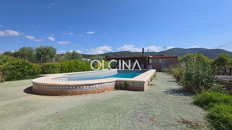 Foto b9f2b205-2c6e-45af-bad1-95dad058863f. Casa amb calefacció aparcament piscina a Banyeres de Mariola
