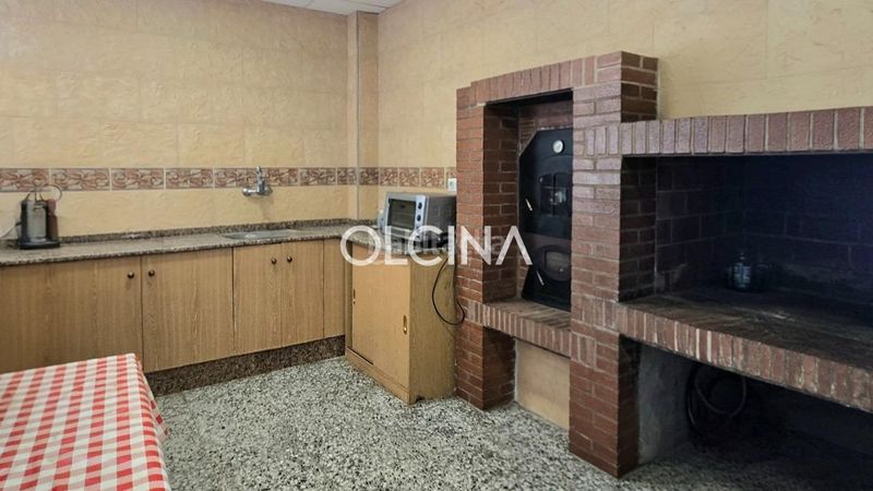 Foto c0af7902-f525-4edd-8fca-d2b35e0d5259. Casa amb calefacció aparcament piscina a Banyeres de Mariola