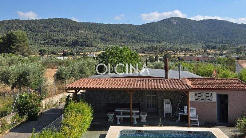 Foto ec6c37fd-668d-4a64-8bd5-3b9ed2f9dcae. Casa amb calefacció aparcament piscina a Banyeres de Mariola