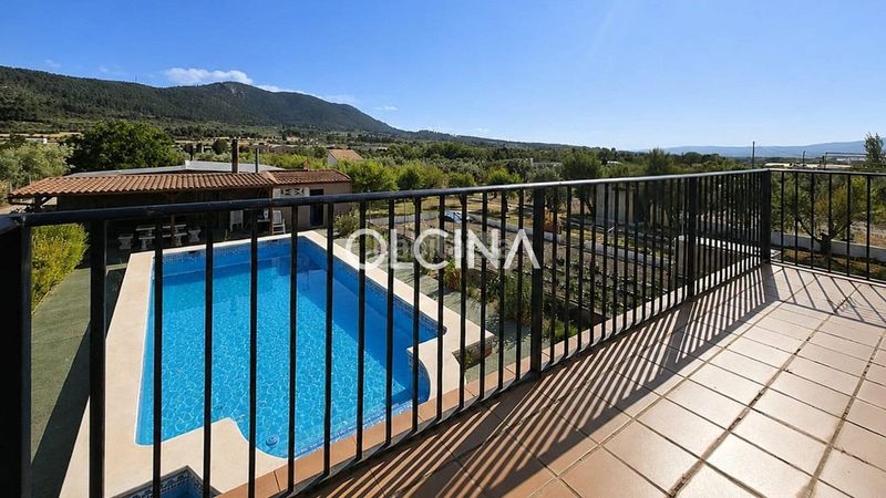 Foto f7268996-419d-4254-a955-0a4322e72877. Casa amb calefacció aparcament piscina a Banyeres de Mariola