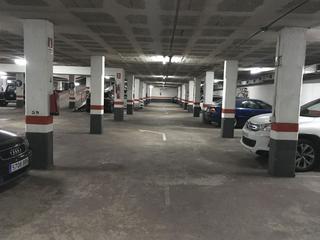 Autoparkplatz in Ocata. Plaza de parking en zona ocata
