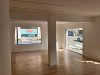 Lloguer Local Comercial a Centre. Amplio local en el centro