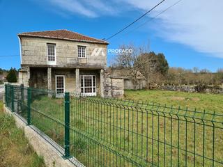 Casa  Guimarás. Casa a reformar en a bugalleira  o irixo