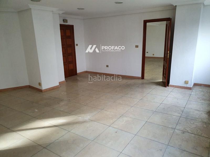 Foto 7492dc72-f765-4451-b0f5-8438178a19bf. Rent office space with heating in Carballiño (O)