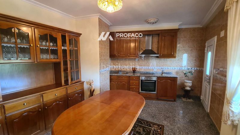 Foto 823e6ffe-d91c-4b02-9c8b-4c0939984cb4. Casa amb aparcament a San Amaro