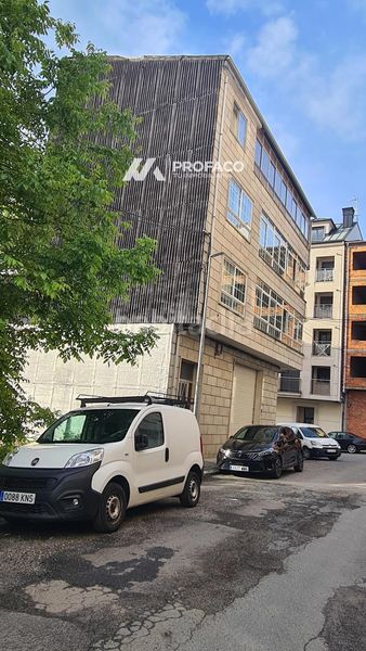 Foto b91787a7-4392-4c21-8dd0-0496d884eb16. Edificio in Carballiño (O)