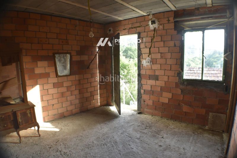 Foto 74d1a2d1-d46a-46cc-895c-126fe3fcd536. Casa adossada a Punxín