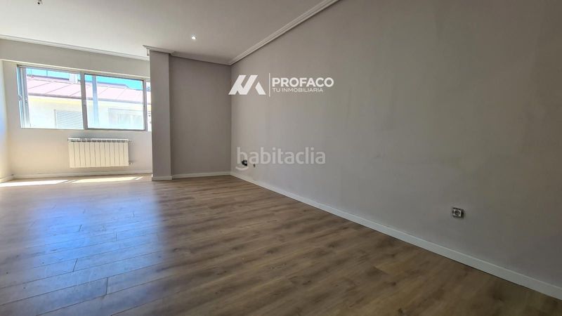 Foto fd262971-80f3-4061-8f3e-e9ba02d2b90a. Piso avd compostela carballiño en Carballiño (O)