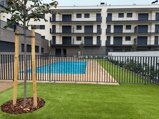 Rent Flat  Carrer ripollès. Obra nueva a estrenar con piscina, en granollers jto. parc lledo