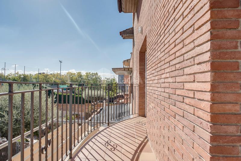 Foto b9c67451-8e6c-44a1-83f0-2c539f4e053f. Casa adossada amb aparcament a Font Verda Granollers