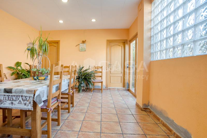 Foto cdede39e-f8af-4043-8007-602e1e20ea68. Maison jumelée avec parking dans Font Verda Granollers