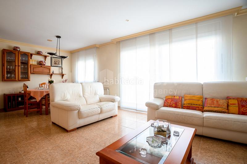 Foto 4fb2da77-ea7e-4a9b-b13e-d9cca7e66ab3. Semi detached house with parking in Font Verda Granollers