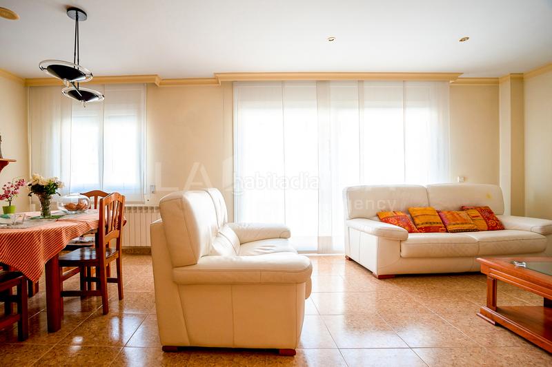 Foto 96a8f569-f66c-4270-b70e-7b093493ad65. Semi detached house with parking in Font Verda Granollers