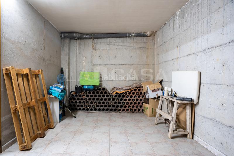 Foto b12c4ba4-0319-49a1-88b9-51a80d742ef0. Semi detached house with parking in Font Verda Granollers