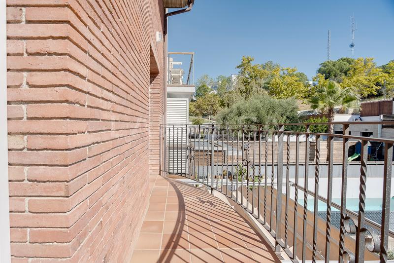 Foto ca637a83-031d-4867-bdc9-69fe9df5100a. Semi detached house with parking in Font Verda Granollers
