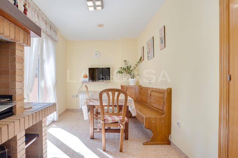 Foto e26ac563-d11c-44c3-8e66-08de2065de9f. Semi detached house with parking in Font Verda Granollers