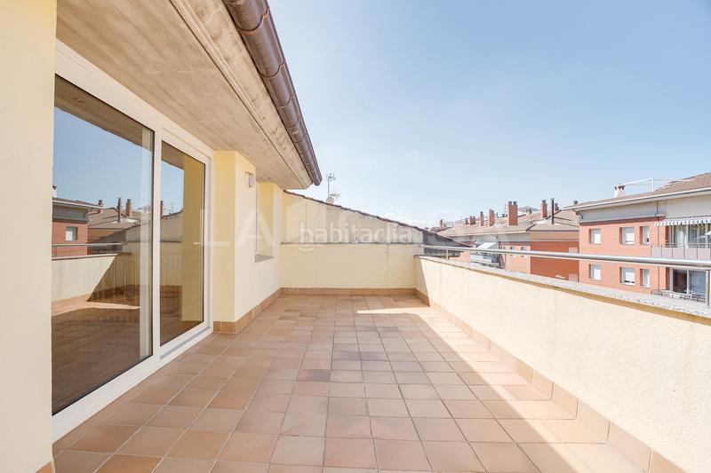 Foto f5e5534b-2cb2-4772-b6b7-6b415c1b3485. Semi detached house with parking in Font Verda Granollers