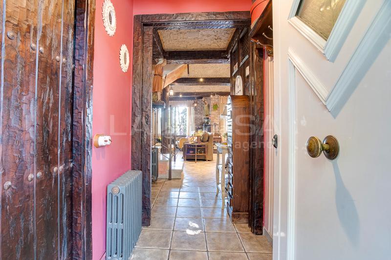 Foto f84b3076-a18f-46db-a196-a662ee75f4e4. Haus mit heizung parking in Font Verda Granollers