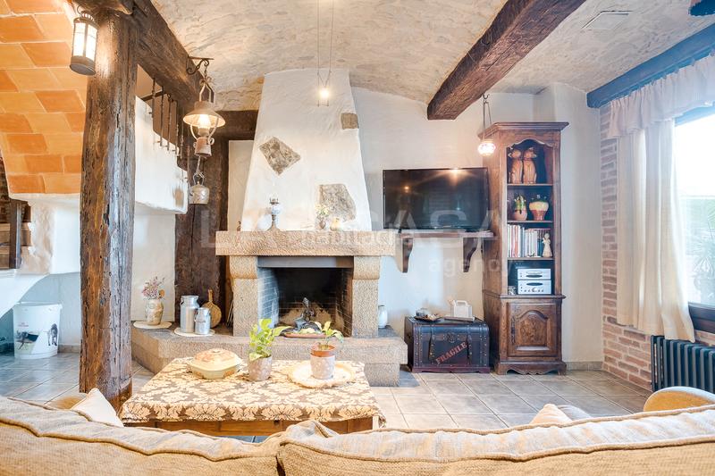 Foto 57635310-43dd-4bf0-ba2d-d26fa62fed35. House with heating parking in Font Verda Granollers