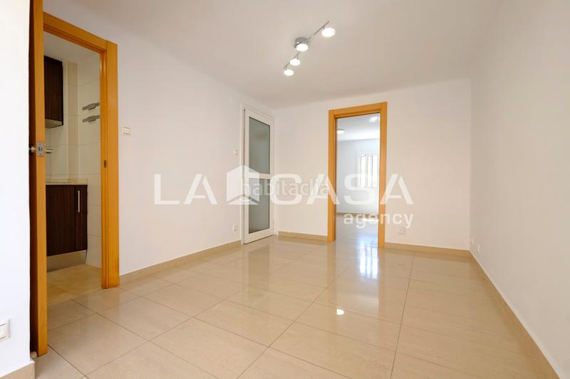 Foto 21380814-34ee-4365-84be-9774eb772858. Piso en Trinitat Nova Barcelona