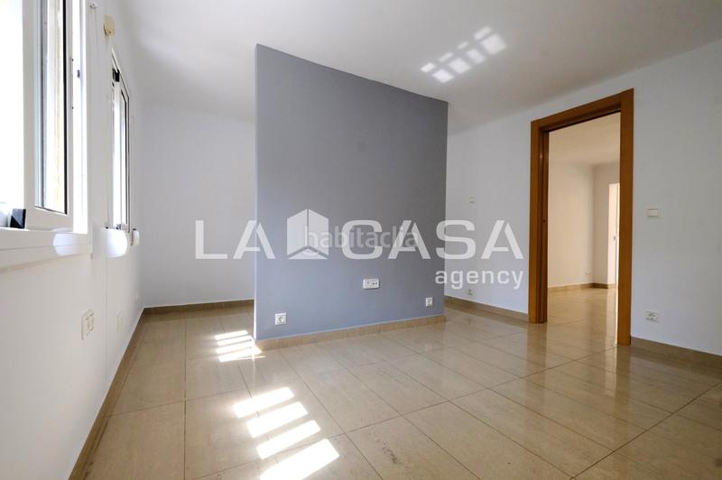 Foto c0e635a5-856a-48b4-b2e0-7514ffc66766. Piso en Trinitat Nova Barcelona