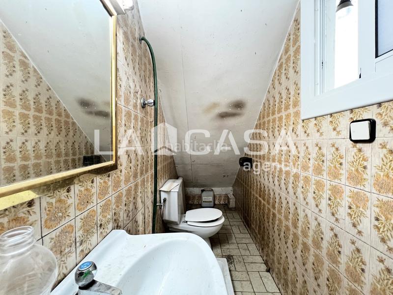 Foto f6dc1a83-aabd-4332-b7e8-62070e354d08. Local comercial en Llefià Badalona