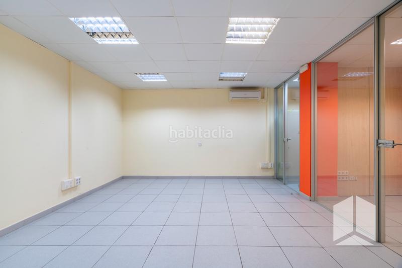 Foto b01e0263-9b5f-4705-a697-8149e93d4e17. Alquiler local comercial en Diagonal-Colomeres Gavà