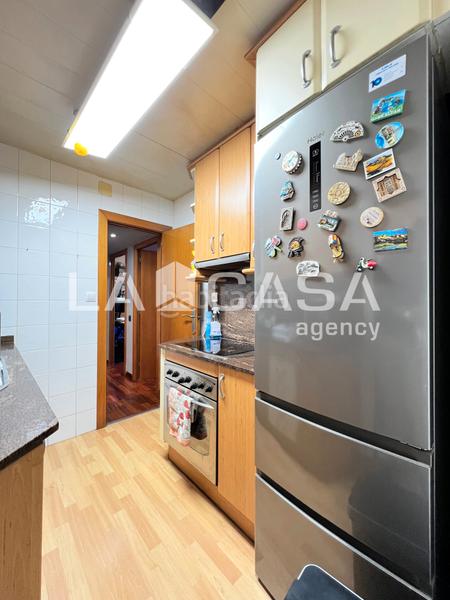Foto b982e5ff-9e02-4ed3-be35-2a059f461f76. Piso en Prosperitat Barcelona