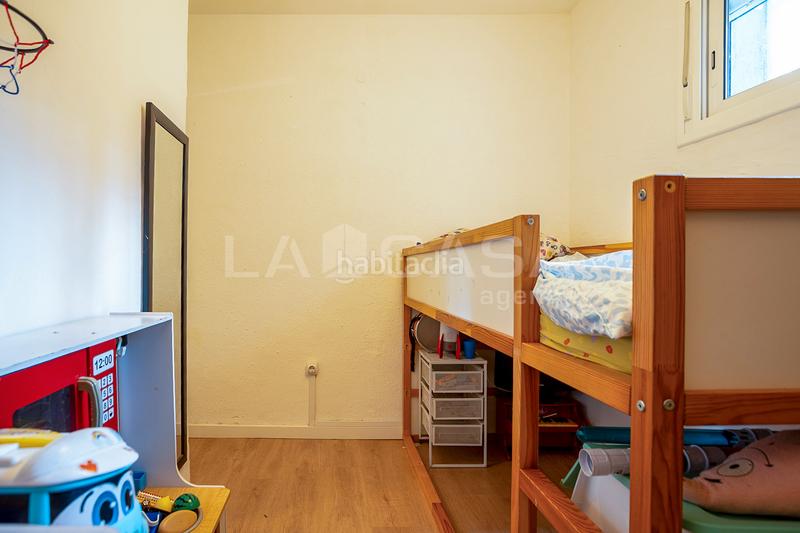 Foto b3bfc553-0595-4cc1-a557-56582fd8f9b5. Piso en La Verneda - La Pau Barcelona