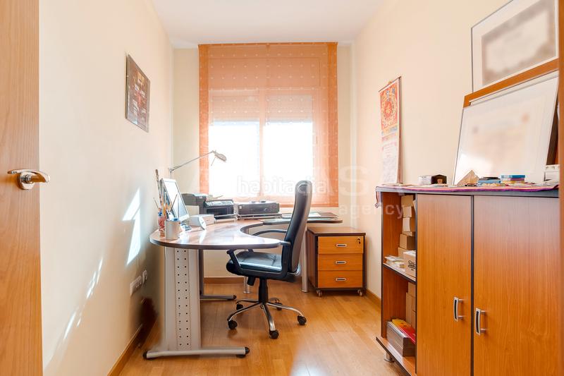 Foto a501b9a3-b19a-4e8c-8b7e-b58fa947a220. Appartamento con riscaldamento parcheggio in Fondo Santa Coloma de Gramenet