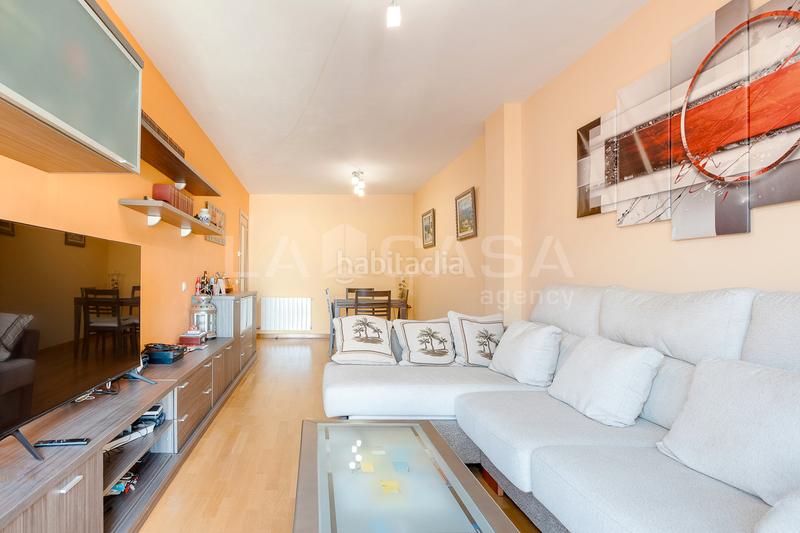 Foto d2f2f1e3-094f-4976-8d44-3d3646d8abb9. Flat with heating parking in Fondo Santa Coloma de Gramenet