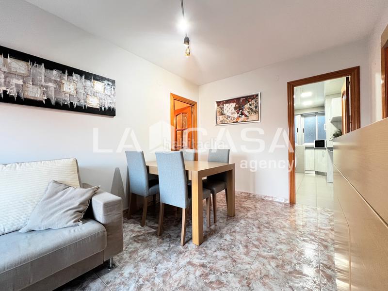 Foto 922e3a3c-0ba7-4957-b709-ab5c635ddc78. Etagenwohnung mit heizung in Llefià Badalona