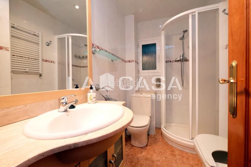 Foto d3b24b13-aada-4d9a-8222-a6b1fe56d51b. Etagenwohnung in Turó de la Peira Barcelona