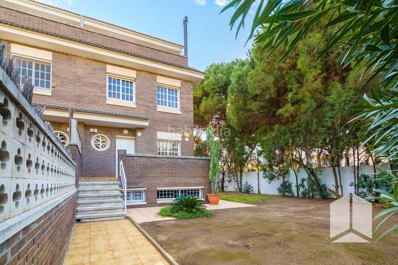 Foto e227fddf-9925-4dd0-a8d7-99ce198cca9b. Casa adossada amb calefacció aparcament piscina a Castelldefels