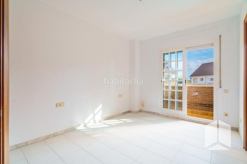 Foto 3ad4aecc-799f-4b0c-ab4b-5aa175e3e6d0. Semi detached house with heating parking pool in La Pineda Castelldefels