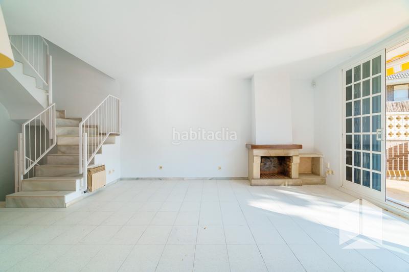 Foto 78c07bc6-4049-4b68-ab40-b4fb173de76e. Semi detached house with heating parking pool in La Pineda Castelldefels