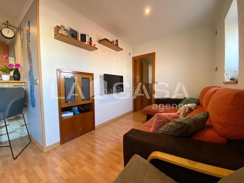 Foto 0a739b49-effe-4136-898d-fe2ab3f0c8ce. Attique avec chauffage dans Fondo Santa Coloma de Gramenet