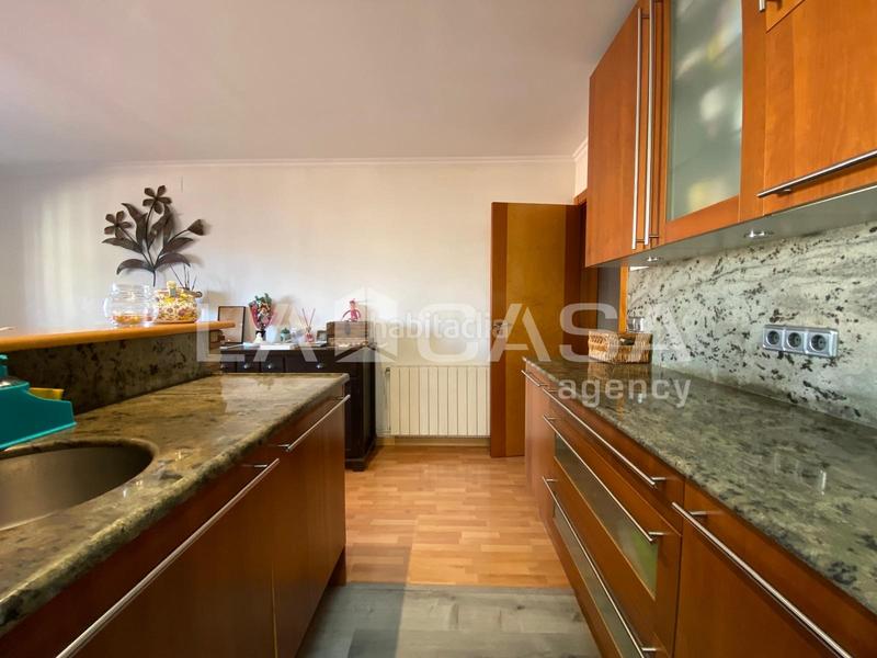 Foto aed7ccf1-3e24-4866-8391-2d6b31e8c1a0. Dachwohnung mit heizung in Fondo Santa Coloma de Gramenet