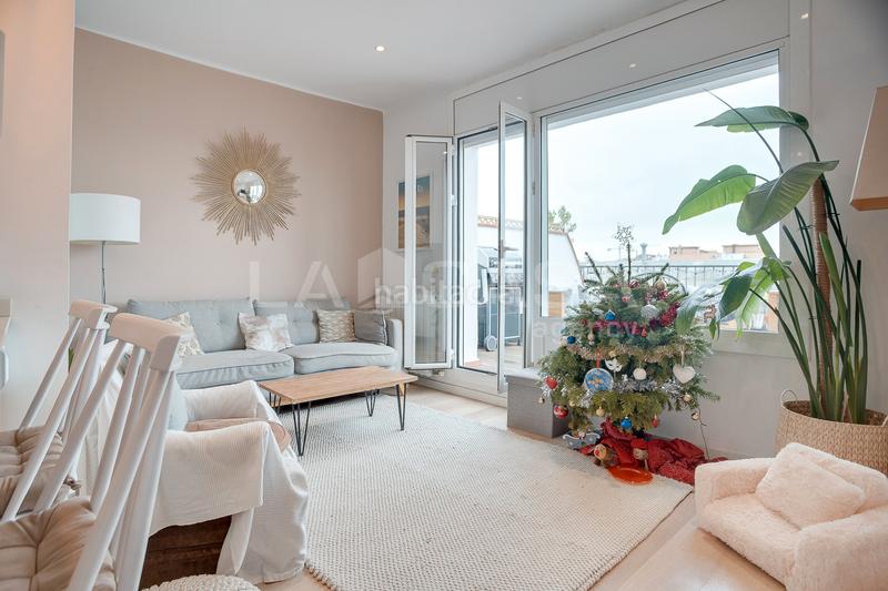 Foto f4fd9edb-c05f-48df-9904-20bbc7833bac. Àtic a Dreta de l´Eixample Barcelona