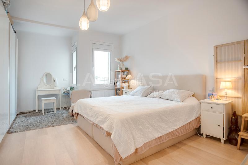 Foto f8328c5f-a4ba-42eb-be3b-dee098db5666. Àtic a Dreta de l´Eixample Barcelona