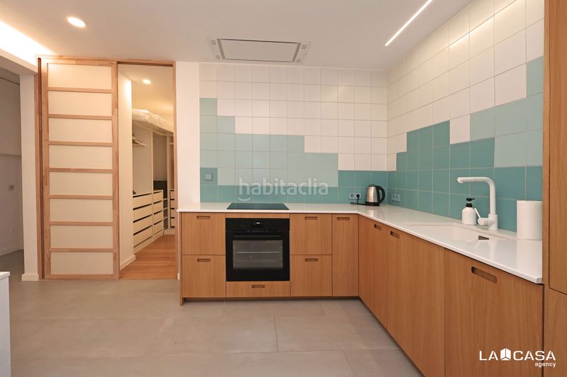 Foto 5d9026ff-5795-46de-a244-ca6c6612e546. Pis amb aparcament a El Poble Sec - Parc de Montjuïc Barcelona