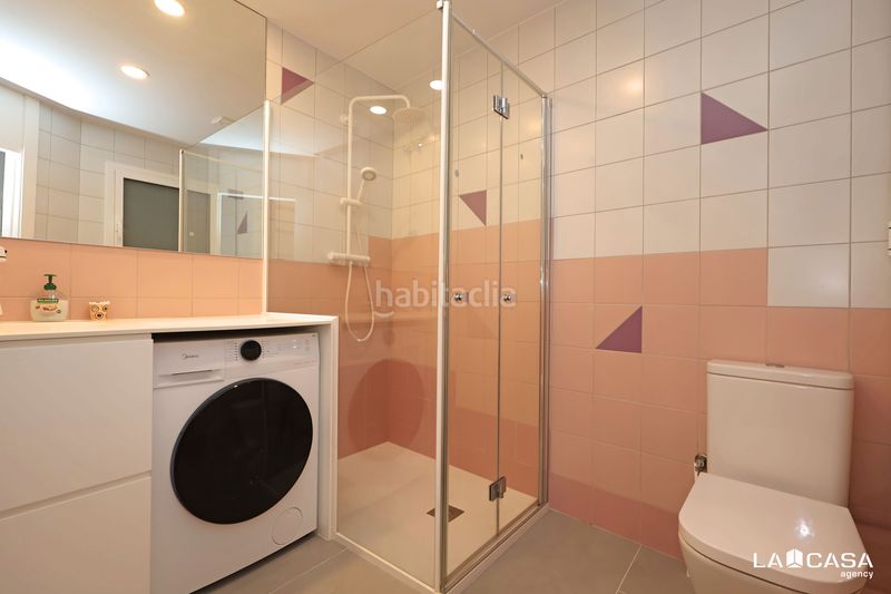 Foto 7a350bc2-f3dc-4490-9204-fee5358f94ce. Pis amb aparcament a El Poble Sec - Parc de Montjuïc Barcelona