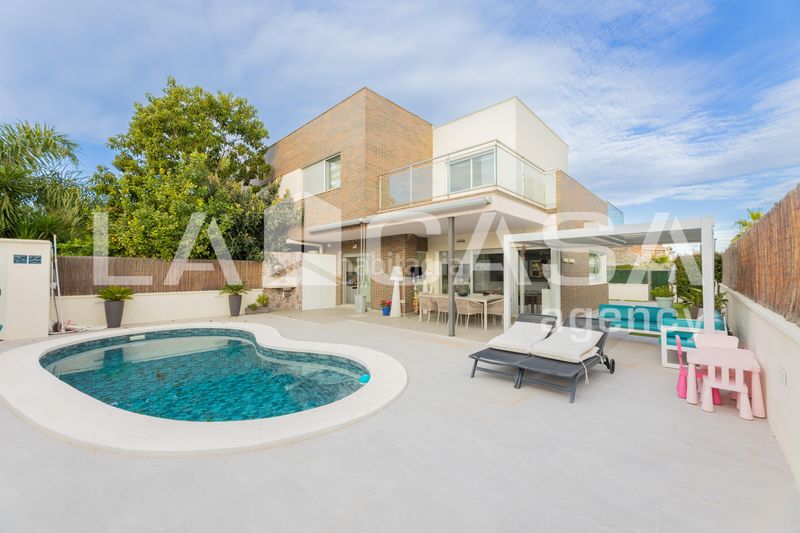 Foto 46f35e5c-85cc-49fb-b5bb-ec2b4a1dcbe7. Casa aparellada amb calefacció aparcament a Olimar-Carambolo-Atalaya de Levante Chiva