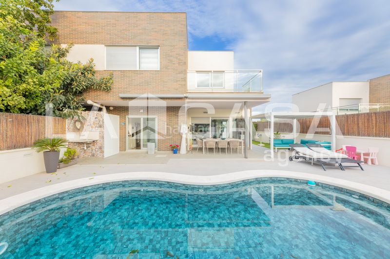 Foto 5c62a88f-ccaf-4c85-8f88-5f1f40e02228. Casa aparellada amb calefacció aparcament a Olimar-Carambolo-Atalaya de Levante Chiva