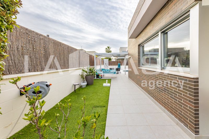 Foto a08dd30d-cc22-41b5-bb34-965c3c165f22. Casa aparellada amb calefacció aparcament a Olimar-Carambolo-Atalaya de Levante Chiva